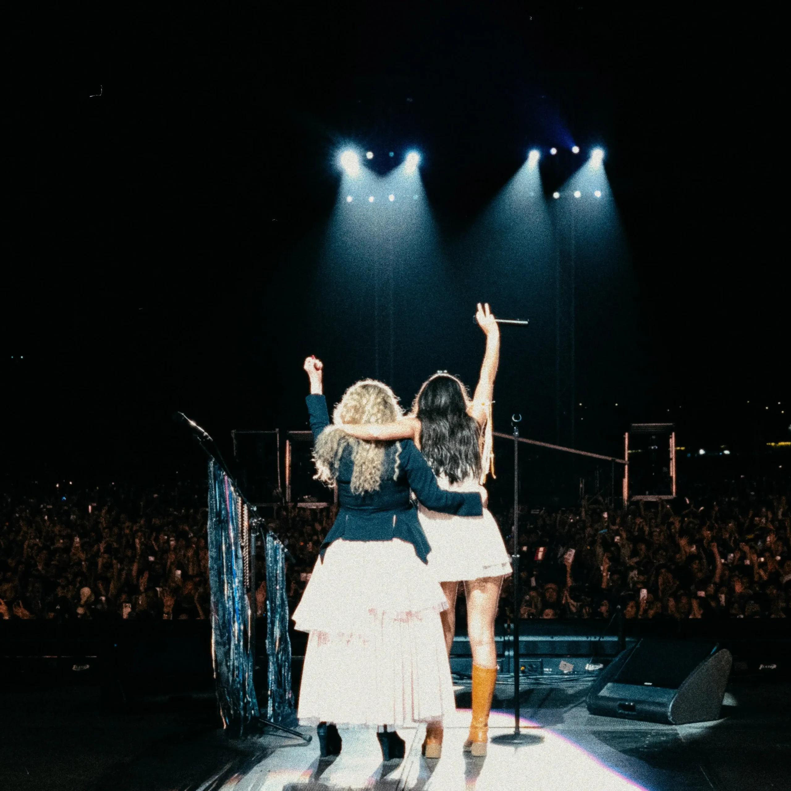 daisy chain fields stevie nicks and olivia rodrigo scaled